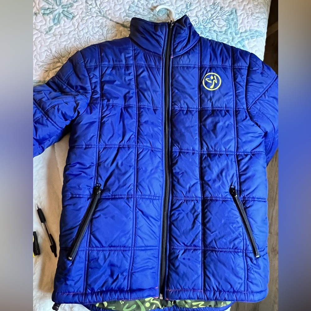 Vintage Zumba Navy Blue Reversible Puffer Jacket, size Medium.